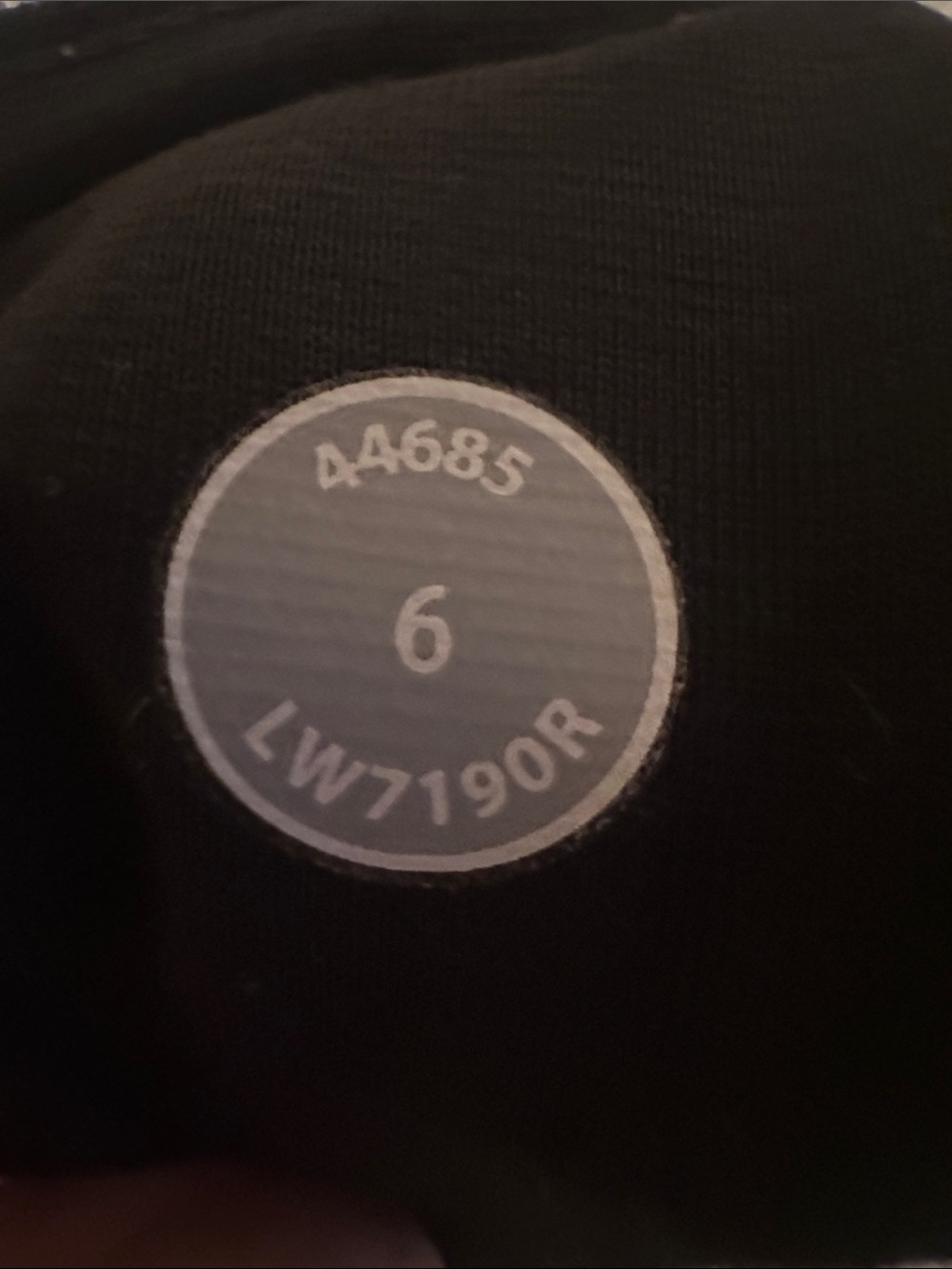 Lululemon Reverse Groove Shorts - Picture 5 of 5